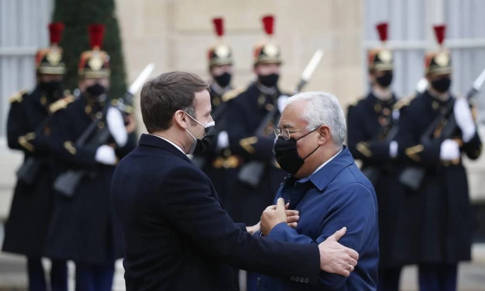 Μακρόν: Οι "θερμές" χειραψίες με τους Ευρωπαίους ηγέτες